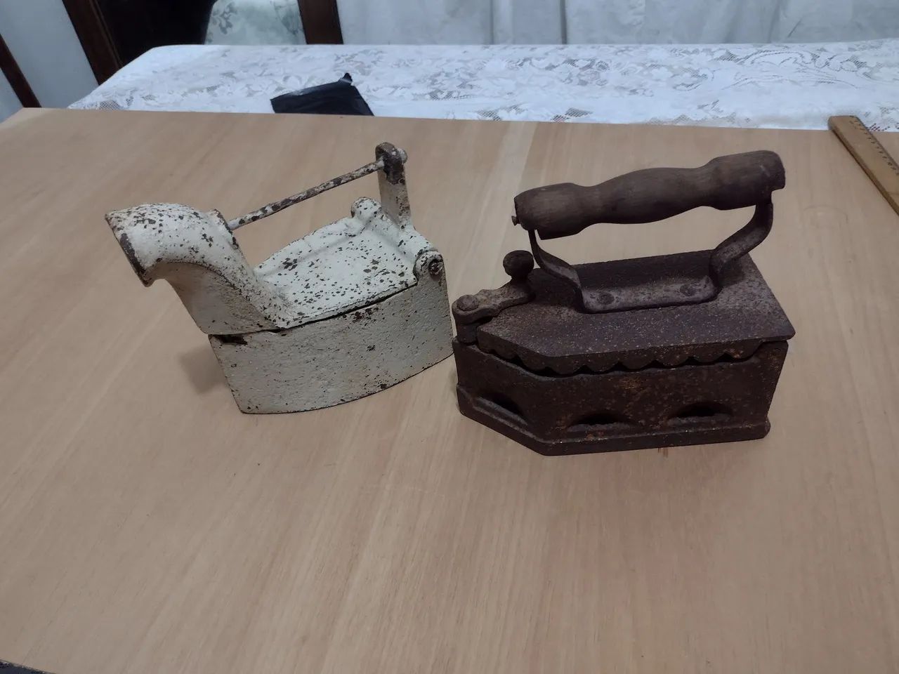 Ferro de passar roupa antigo - 