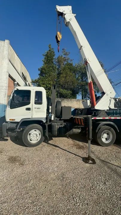 Troco Guindaste caminhão vendo urgente - Foto 3