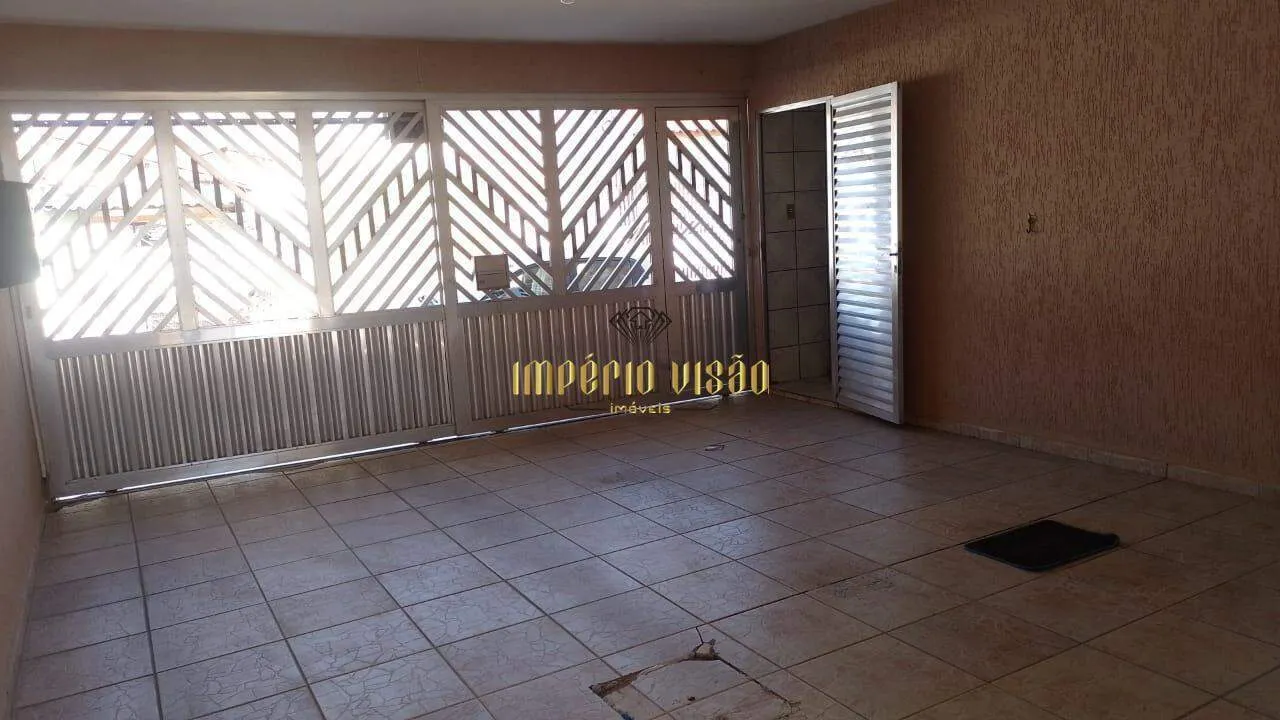 Casa à venda com 3 Dormitórios, churrasqueira e quintal na Vila Amorim, Suzano-SP