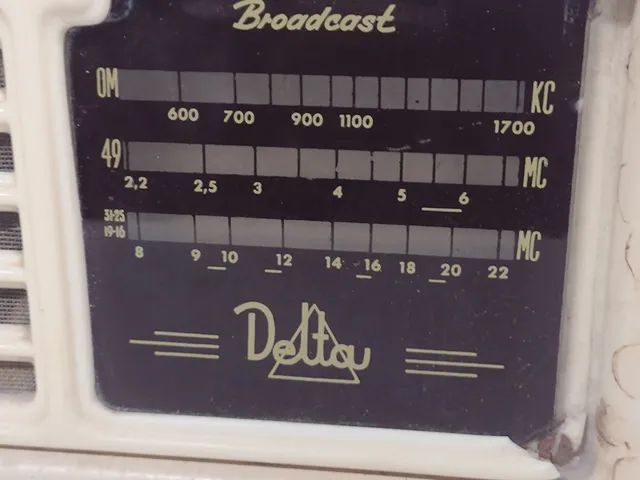 Rádio antigo valvulado delta