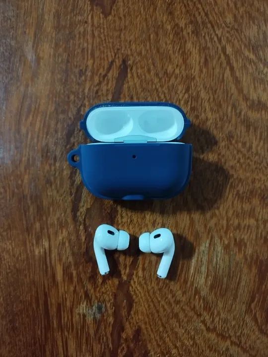 Apple - AirPods Pro   2ª geração com capa MagSafe (USB?C) - Branco + proteção de cor azul  - Foto 2