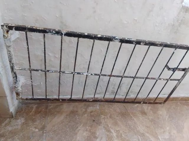 Vendo portão medindo 120 por 60 em bom estado  - Foto 2