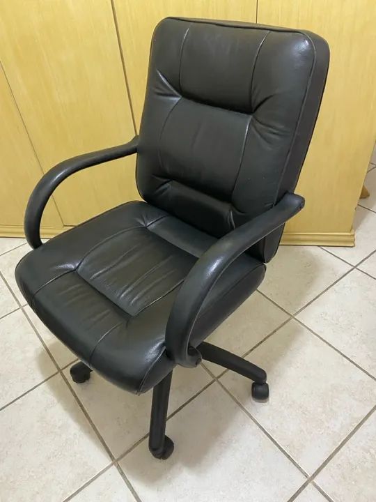 Cadeira Presidente escritorio Preta, couro legítimo, marca Florense - Foto 3
