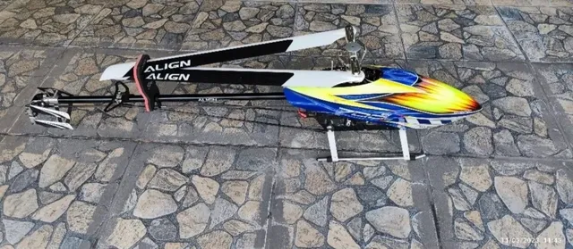 Helicóptero T Rex 700