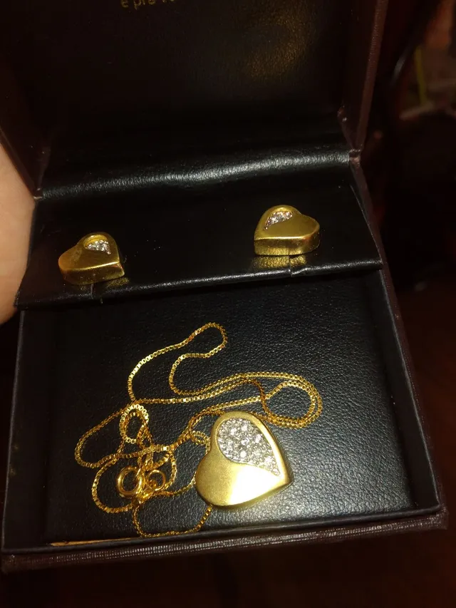 Conjunto brinco e colar.