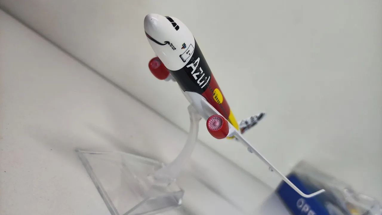 Aviões em metal escala 1/400 com base de acrílico  - Foto 3