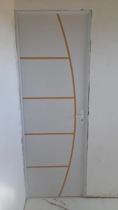 Portas de madeira 2,14x84 74 64  com portal de alumínio completa. 