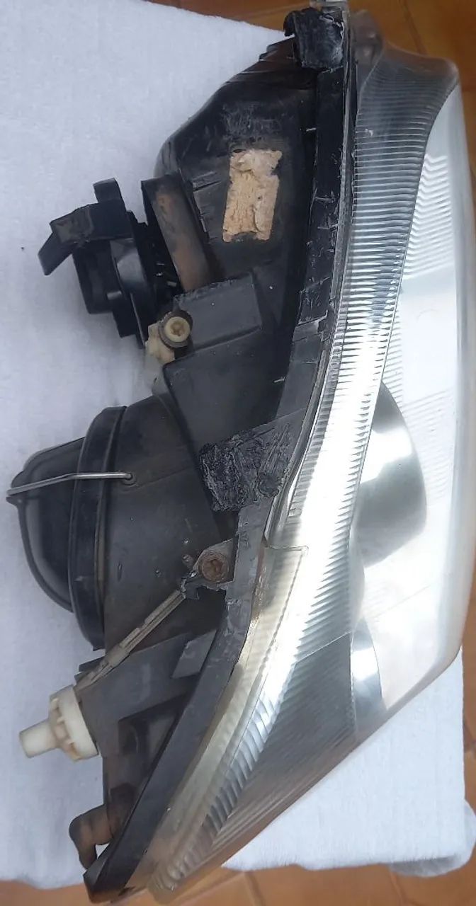 Farol do Chevrolet Astra 2003/2011 usado lado direito para restaurar ou aproveitar peças  - Foto 2
