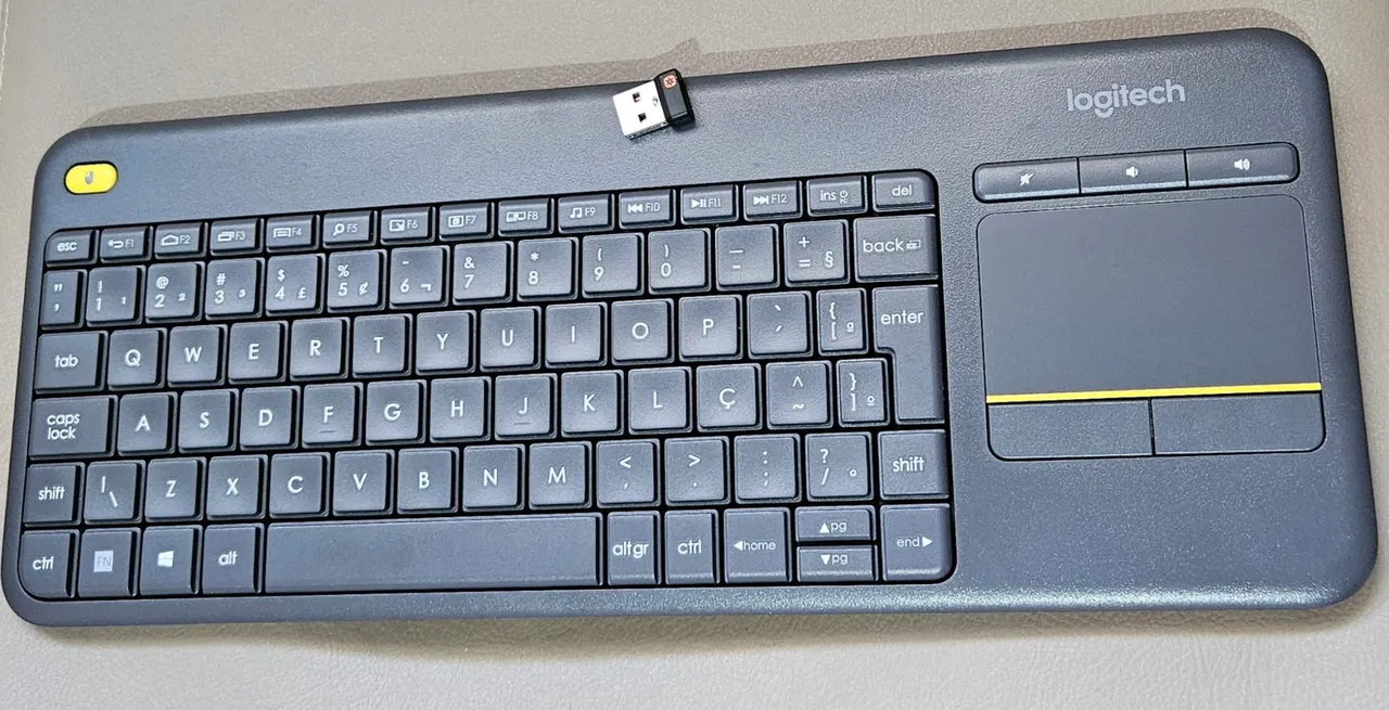 Teclado Logitech K400 Plus