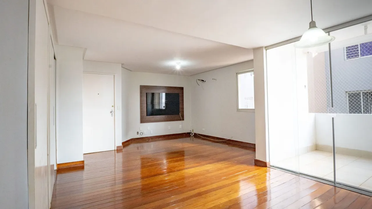 Apartamento 3 quartos sendo 1 suíte para alugar no Setor Bueno em Goiânia-GO