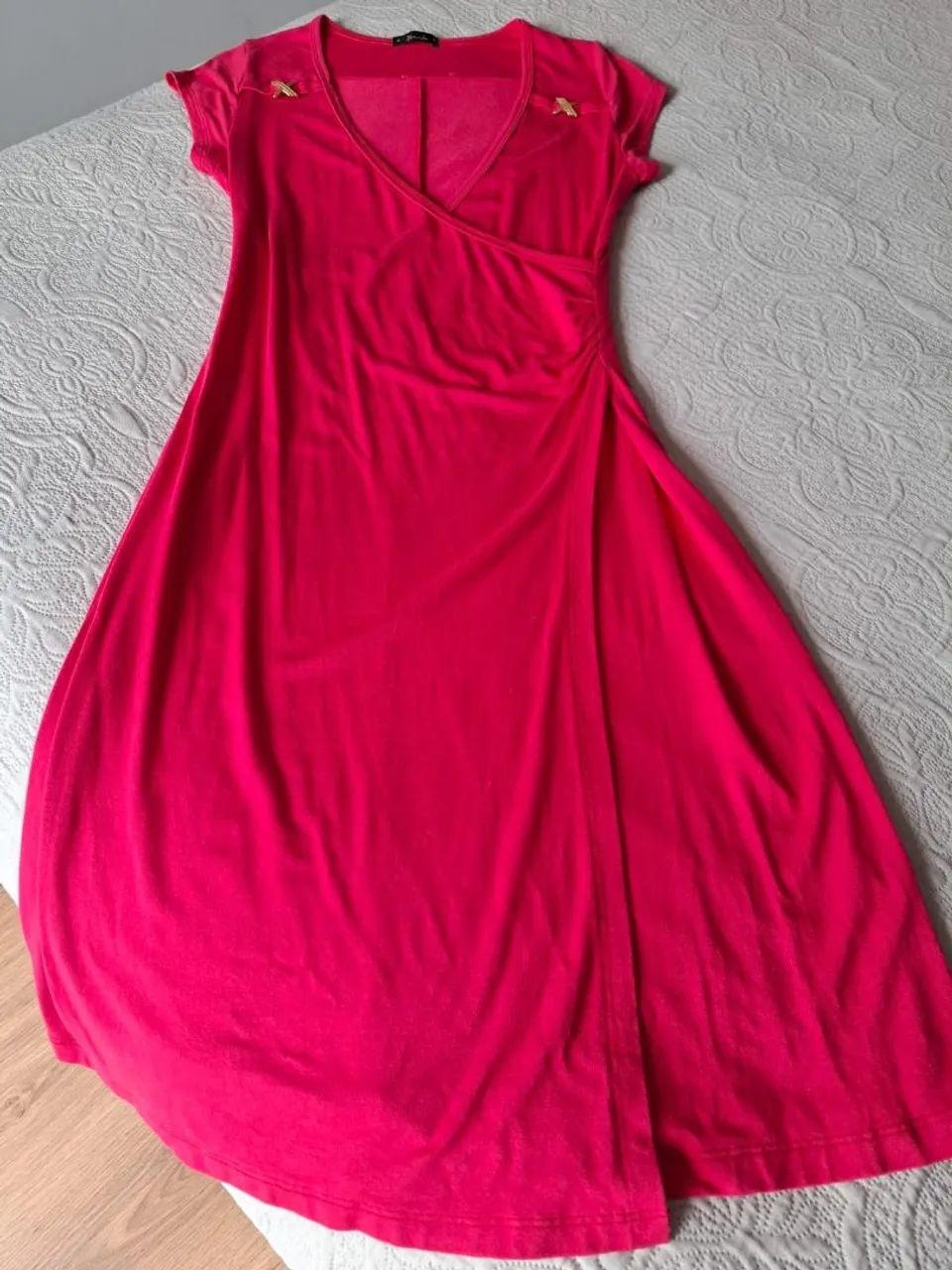 Vestido Vermelho com Detalhes