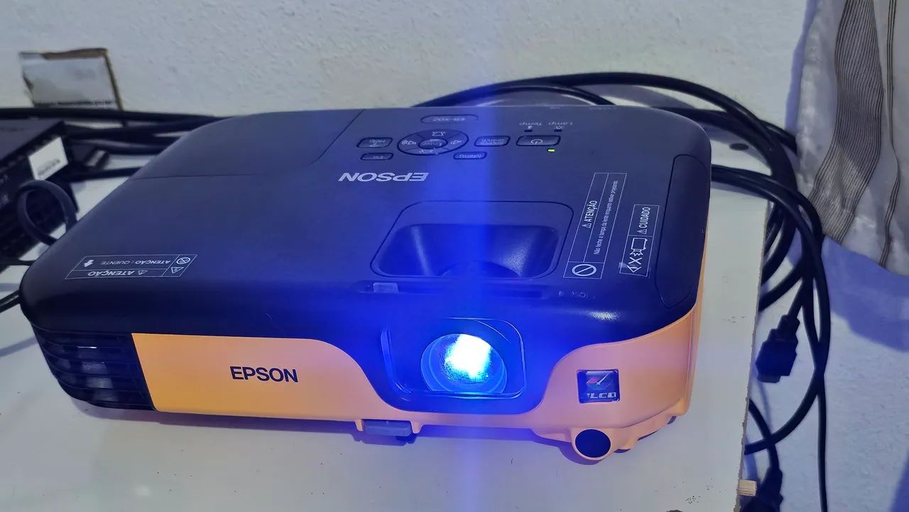 Projetor Epson Edição Limitada EB-X02 lindo poucos fabricadas vai com lampada. Com defeito