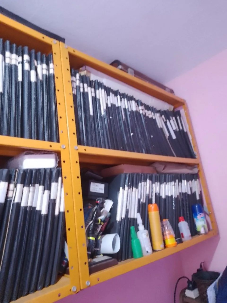 modulos de aço na parede, com 300 pasta catalogo com partituras de piano; - Foto 2