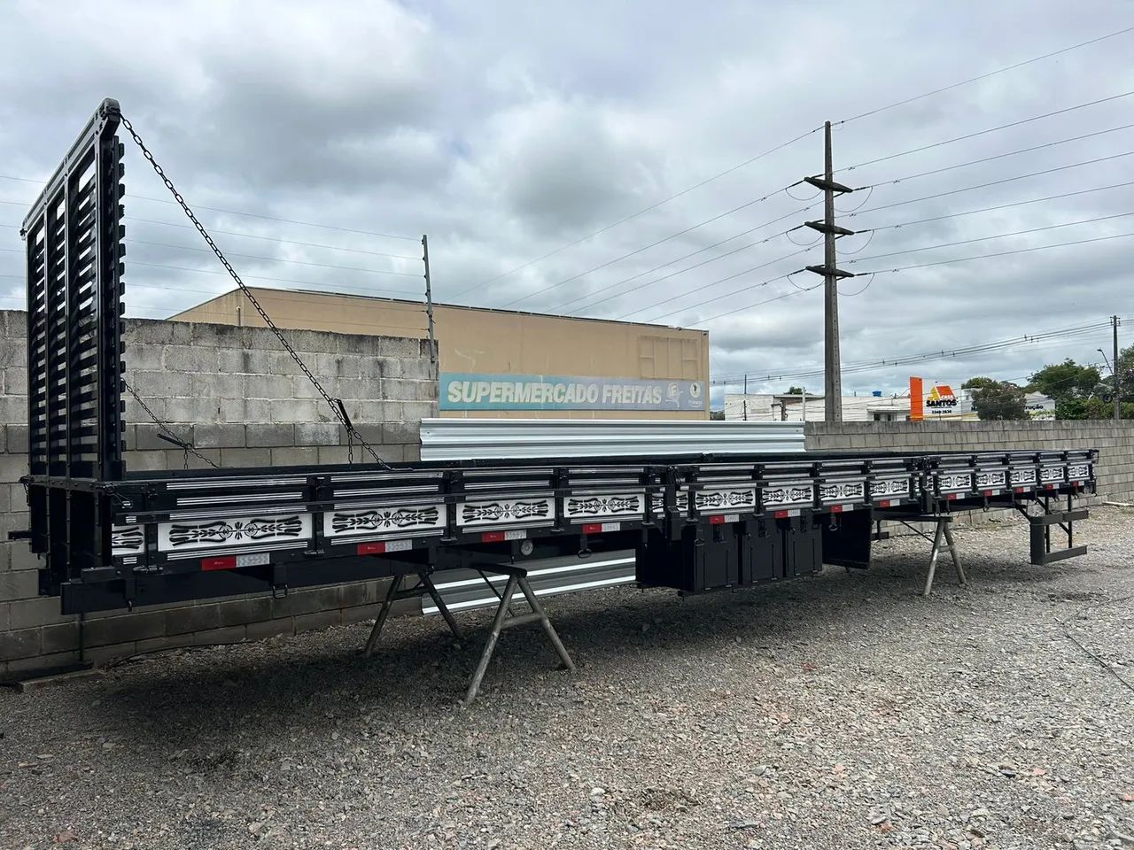 Carroceria 10.10mt livre / 245mt largura 