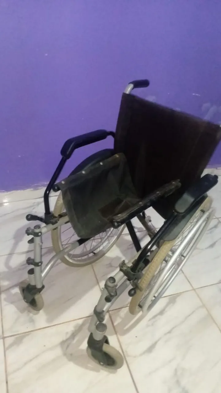 Cadeira de rodas seminova
