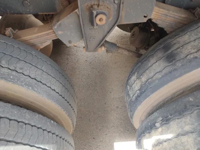 Vw 24250/11 cabine leito bitruck carroceria de madeira  - Foto 8