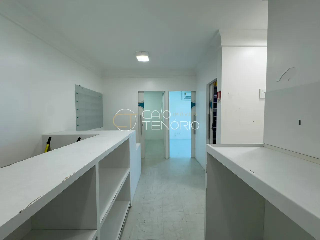 Sala comercial com 70 m2 frente mar no Avenue Center em Jaraguá