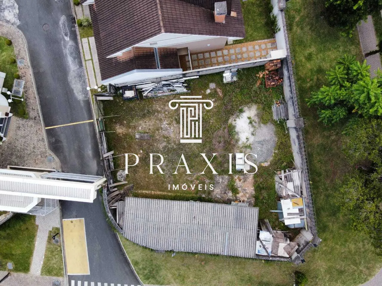 Terreno à venda em condomínio fechado no Bairro Butiatuvinha - Curitiba/PR