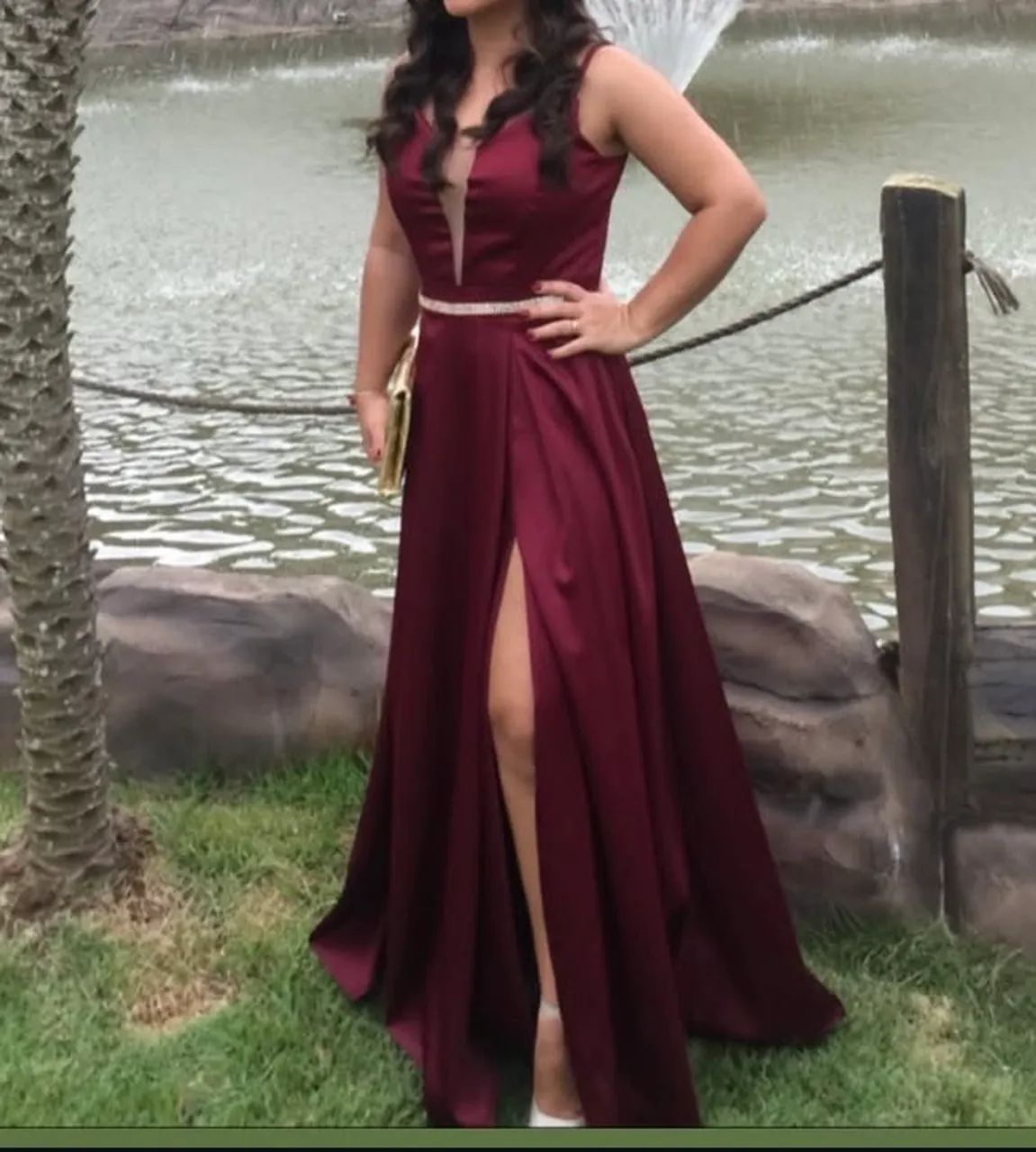 Vestido Longo Marsala com Fenda Elegante