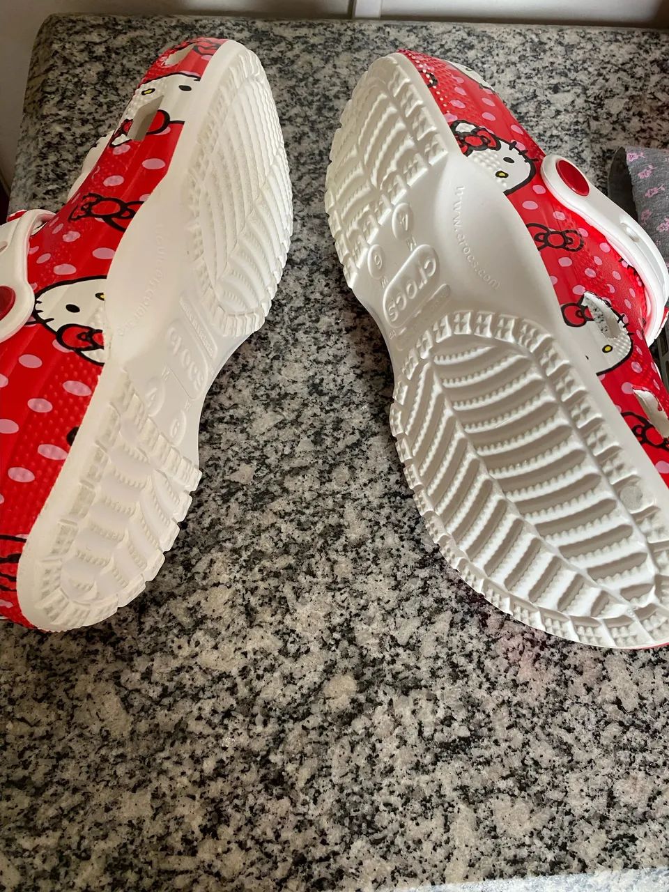Crocs da Hello Kitty - Foto 4