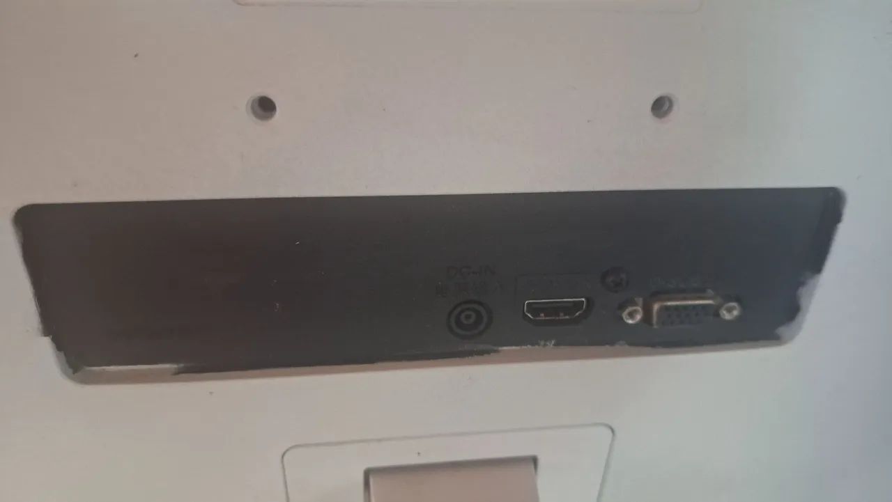 Monitor LG Branco com tela pra conserto  - Foto 2