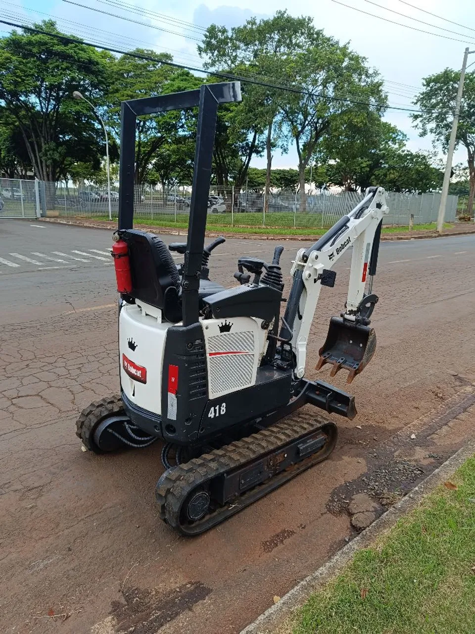 Mini escavadeira Bobcat 418 Ano 2012 Garantia e Nota fiscal.