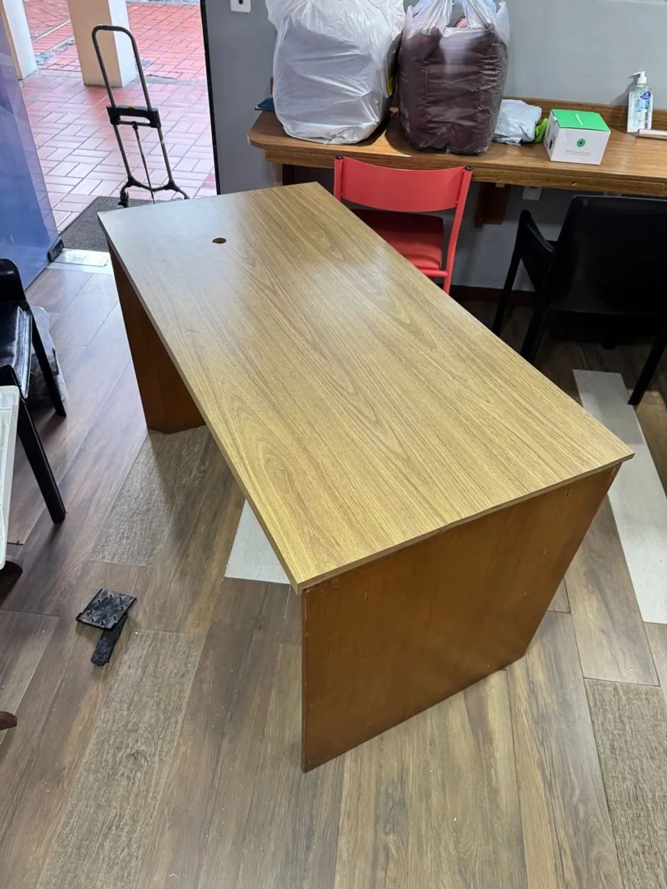 Mesa de Escritório em madeira maciça c/2gavetas embutida design italiano 62cm x 1,30cm  - Foto 2