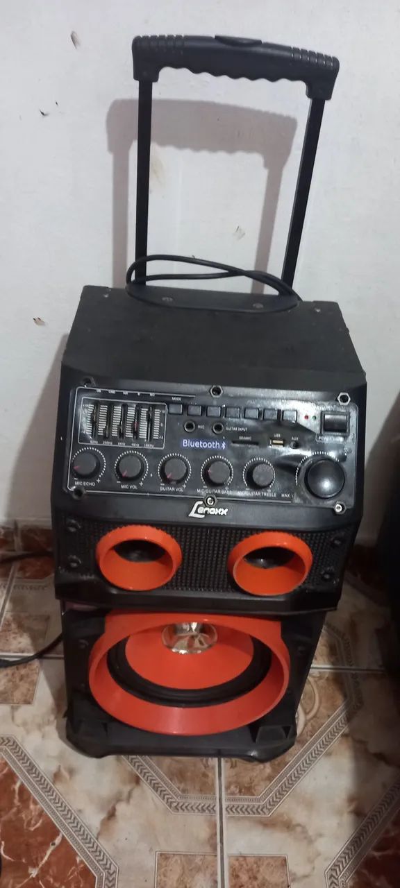 Caixa de Som Lenoxx Bluetooth com Rodinhas