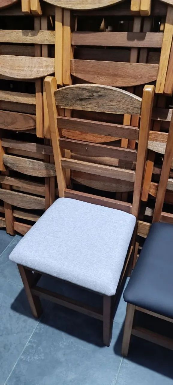 Cadeiras estofadas. Madeira maciça $ 220,00 cada. Novas e a pronta entrega 0 - Foto 3