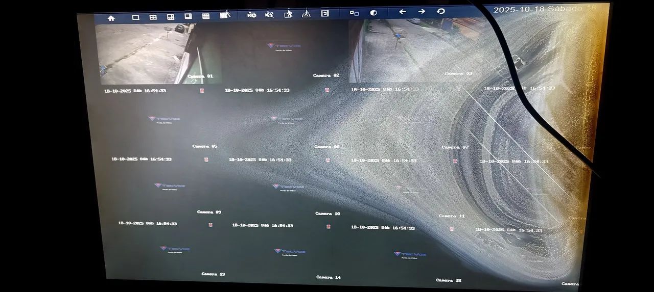 DVR com HD para 16 câmeras, vai de brinde duas câmeras simples.