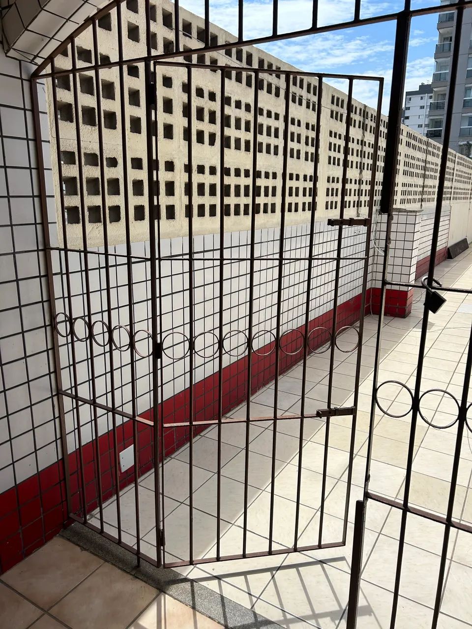 JÁ RETIRADAS- só carregar  Grades de ferro reforçado - ótimo estado, lindíssimo!   - Foto 4