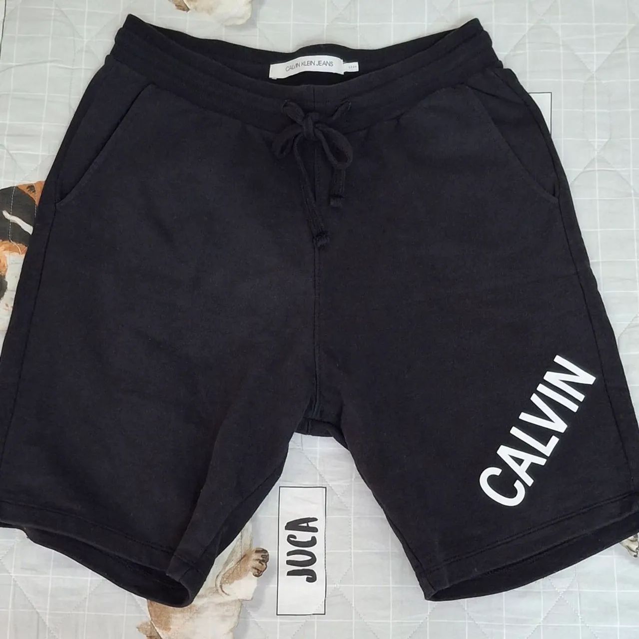Bermuda Preta Moletom Calvin Klein tamanho P