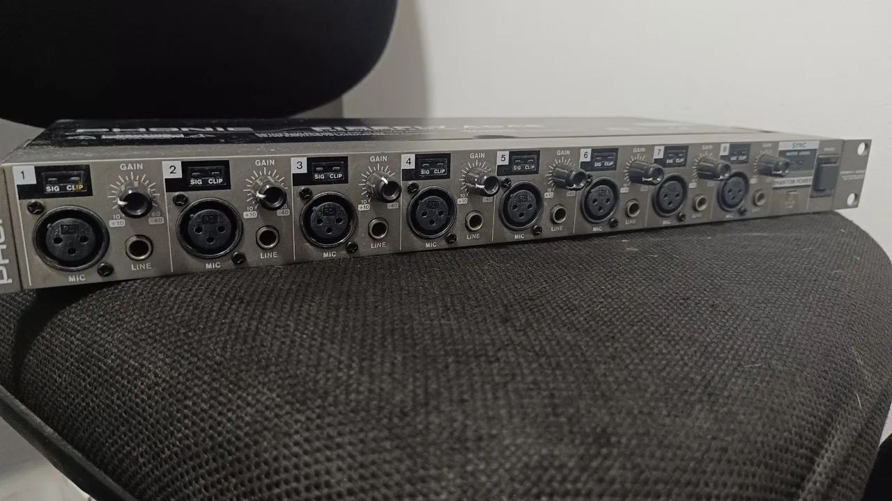 Pré amplificador Phonic Firefly ada8 muito conservado e pouco usado 