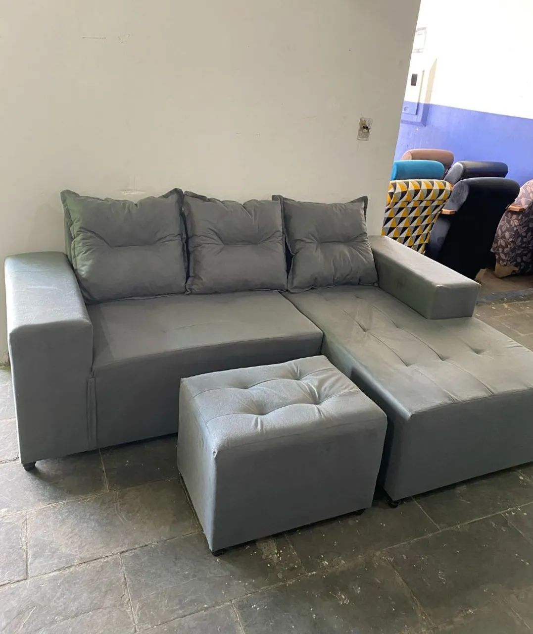 Sofá de canto chaise com puff $799,99 totalmente novo - Foto 4