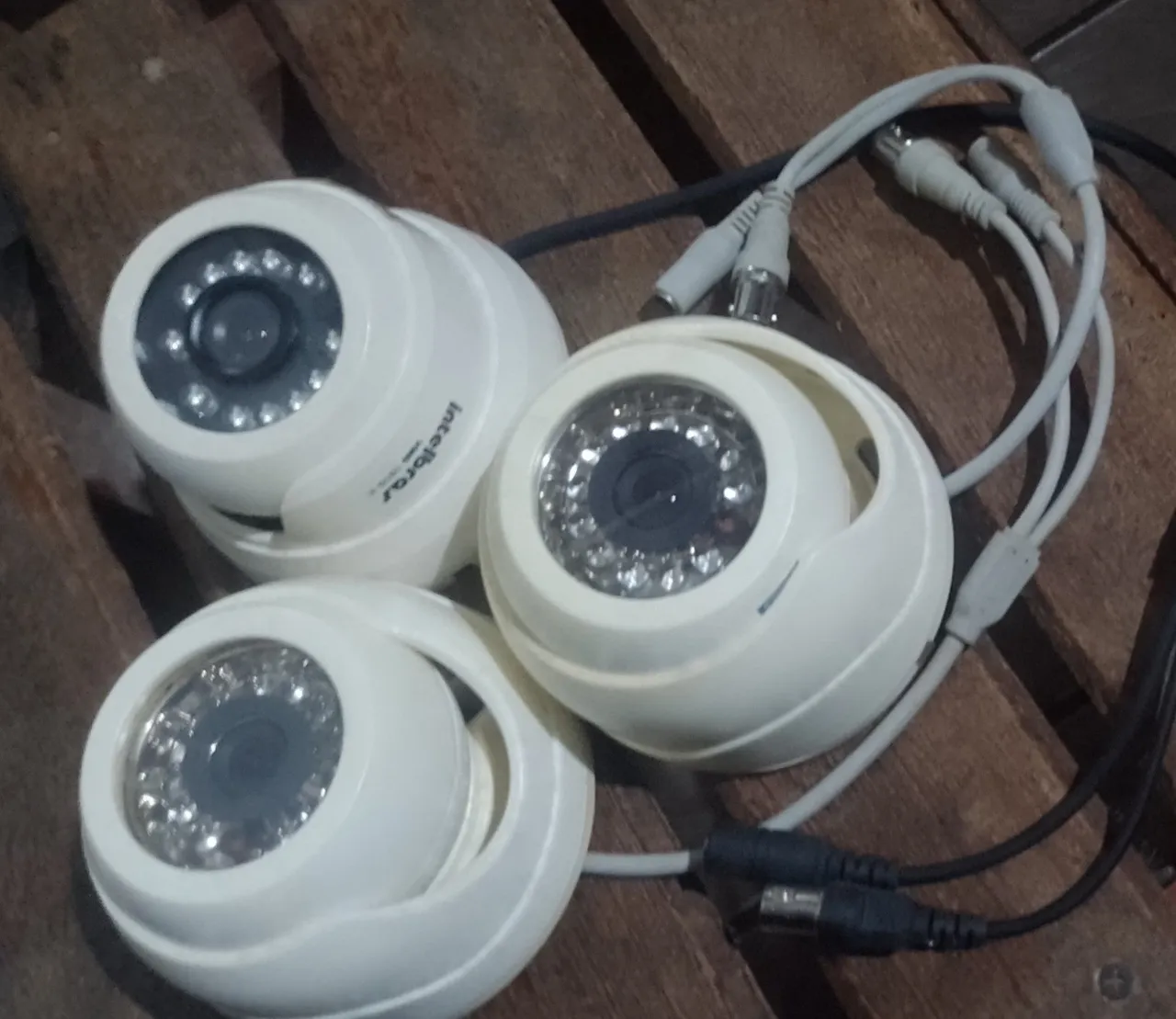 Kit 3 câmeras de segurança 180 reais