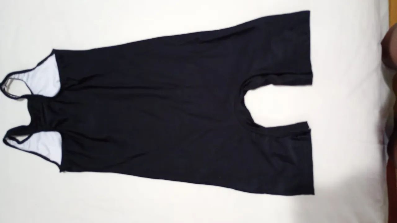 Macacão de natação preto com detalhes - Foto 2
