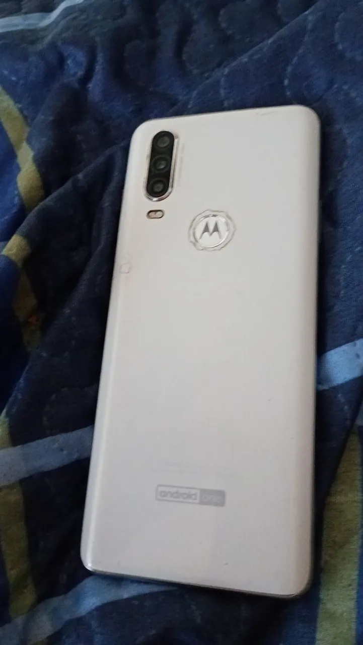Vendo celular moto one 