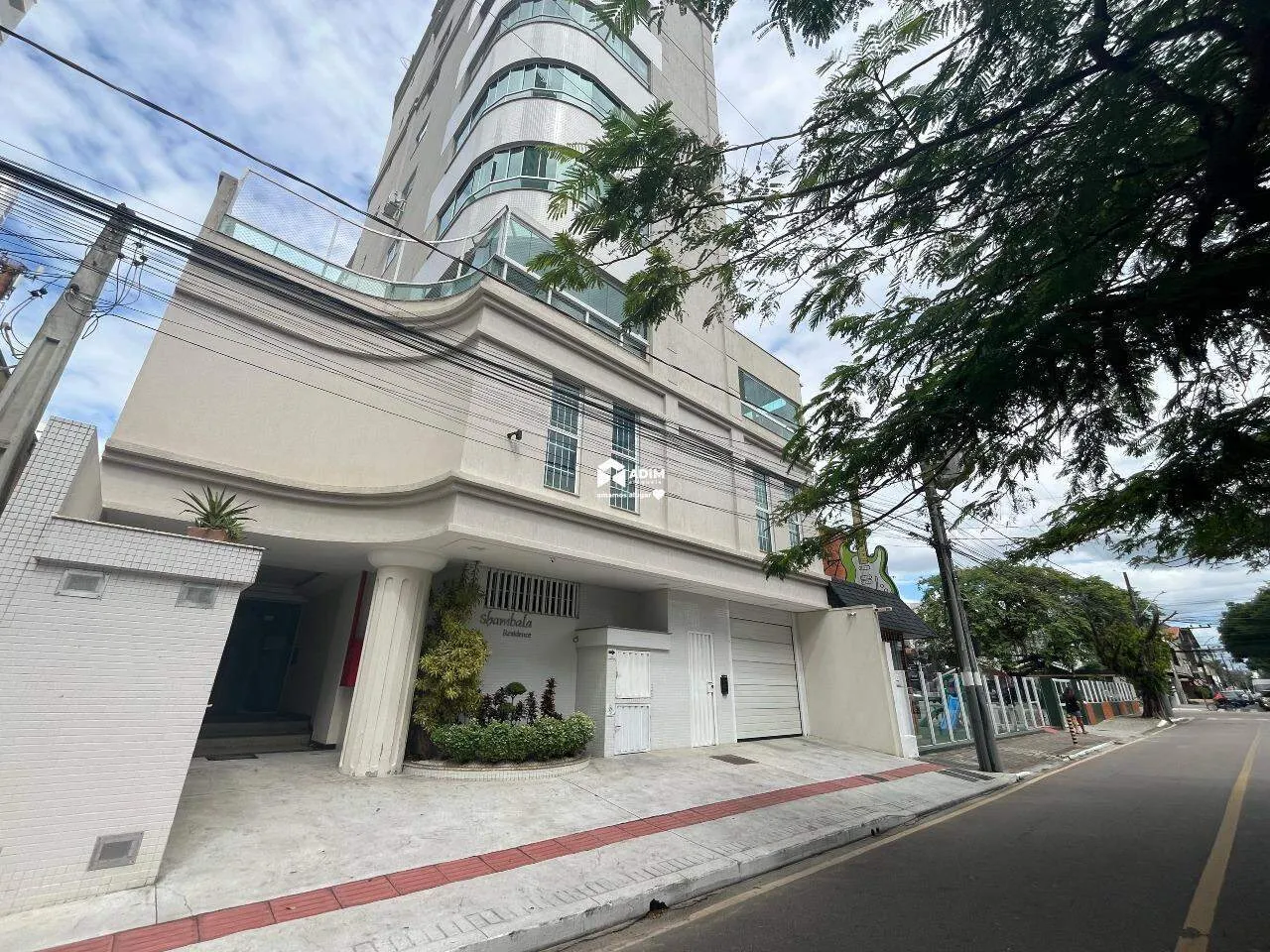 Aluguel anual: Apartamento de 2 suítes em Balneário Camboriú