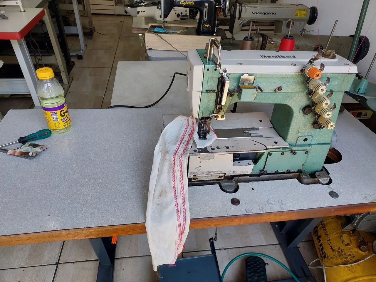 Máquina de costura galoneira colarete industrial revisada e com garantia  - Foto 3