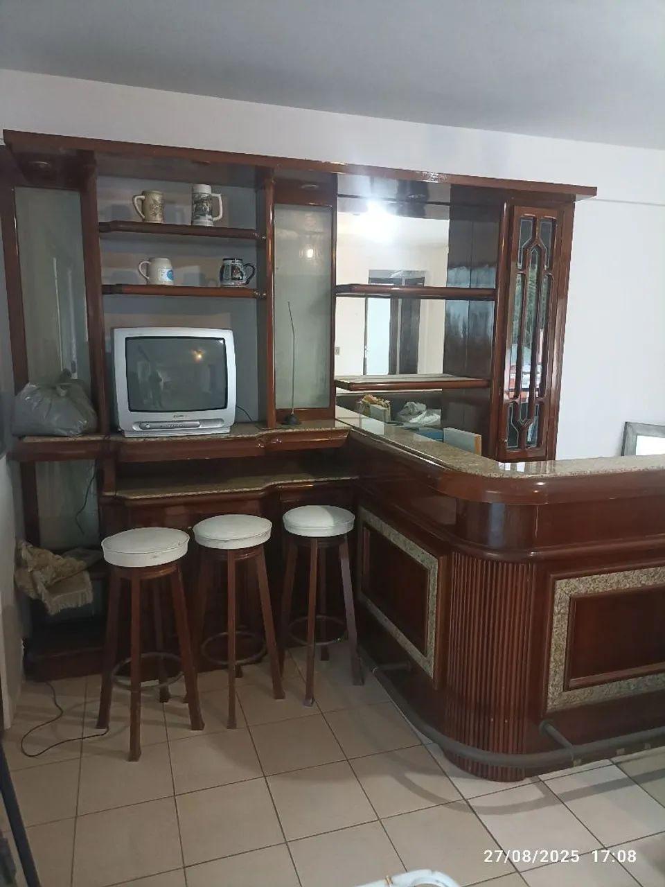 Bar todo em mogno com granito - Foto 2