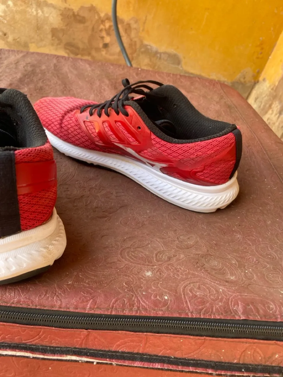 Tênis Mizuno vermelho