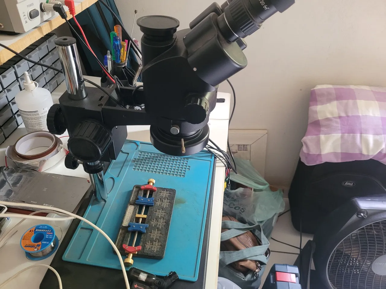 Microscópio trinocular completo