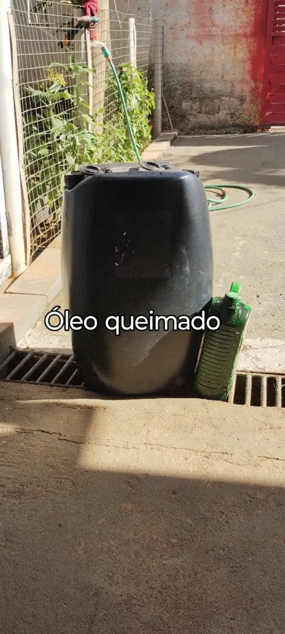 Óleo de moto de caminhão bem grosso