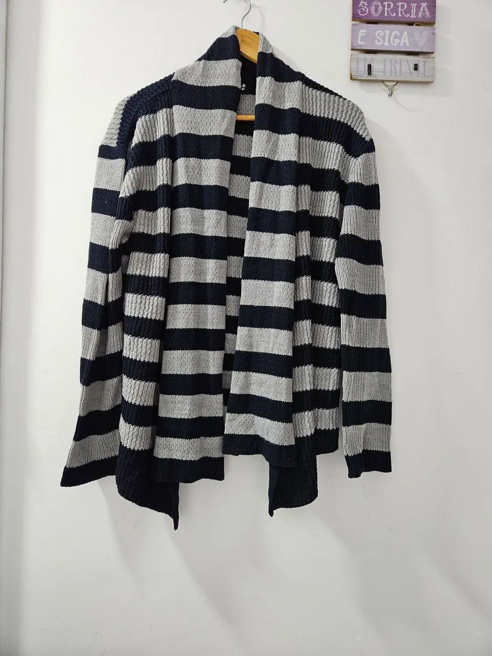 Cardigan listrado preto e cinza tam M 