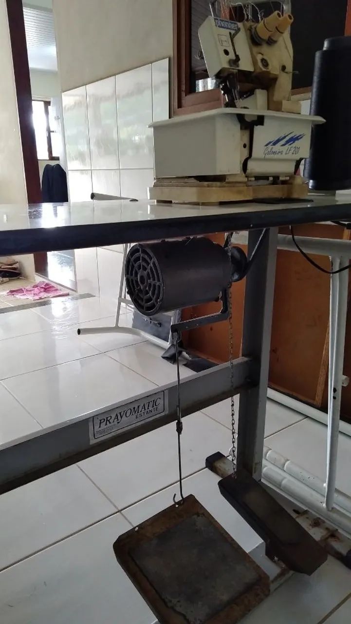 Máquina de Costura Galoneira Industrial