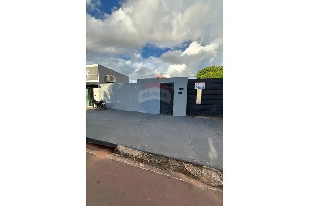 "Casa residencial com ponto comercial em Barra do Garças - "