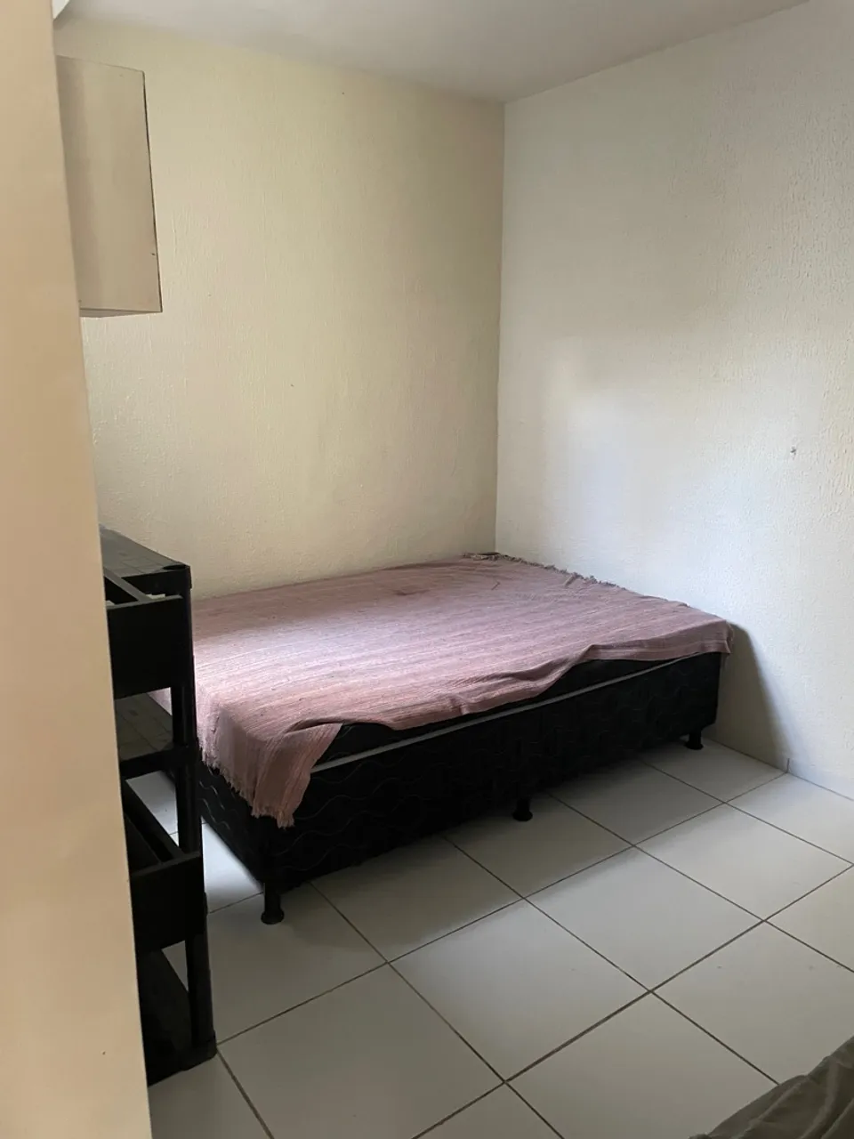 Alugo casa com um quarto no Altiplano
