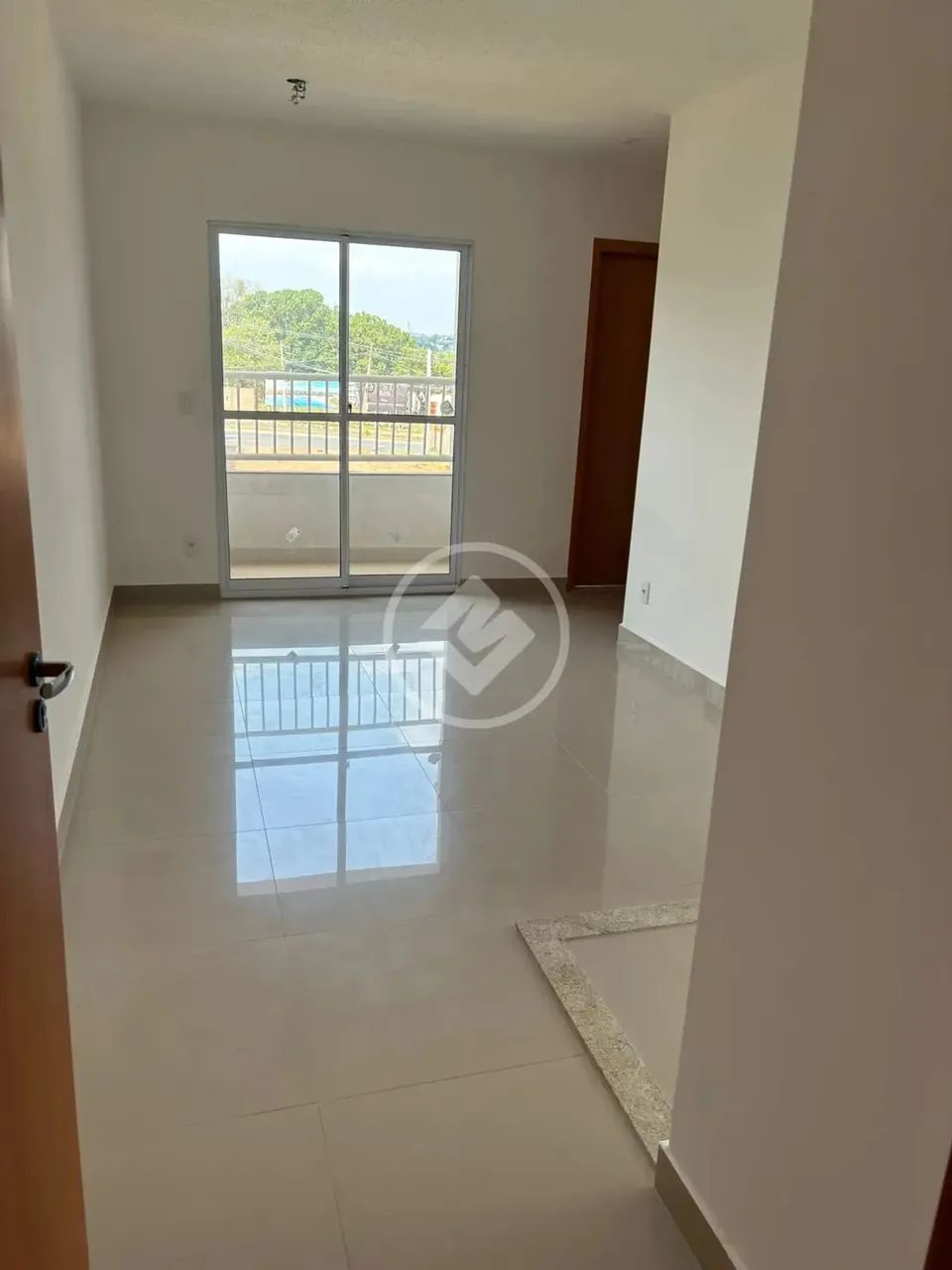 vendo apartamento no condomínio Chapada das Brisas com 40 m2 sendo 2 quartos e uma vaga de - Foto 2