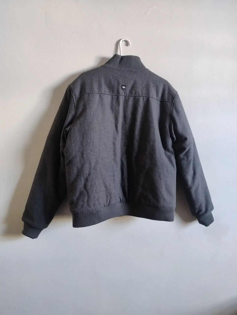 Jaqueta Bomber New Era Cinza - Foto 3