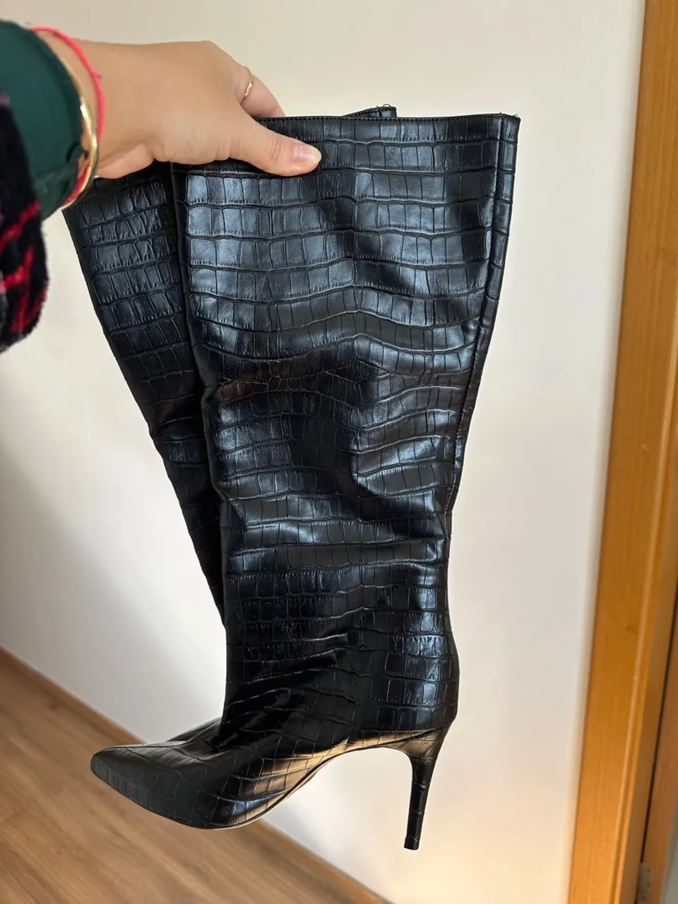 Bota Croco em couro Arezzo